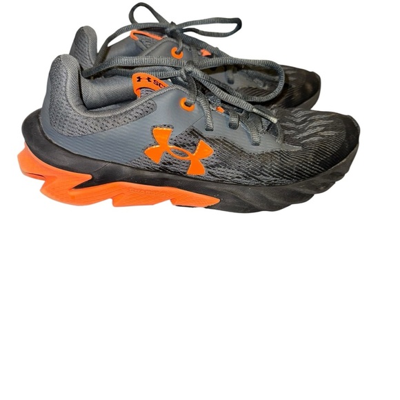 Under Armour Other - Pre Loved Under Armour Gray & Orange Scramjet Sneakers Size 5Y